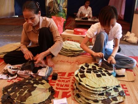 Gold-leaf making craft in Kieu Ki - ảnh 1